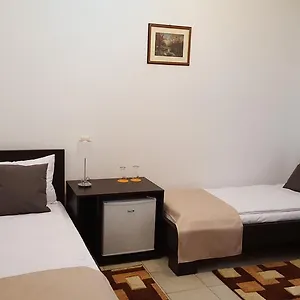 Vis A Vis Bukareszt